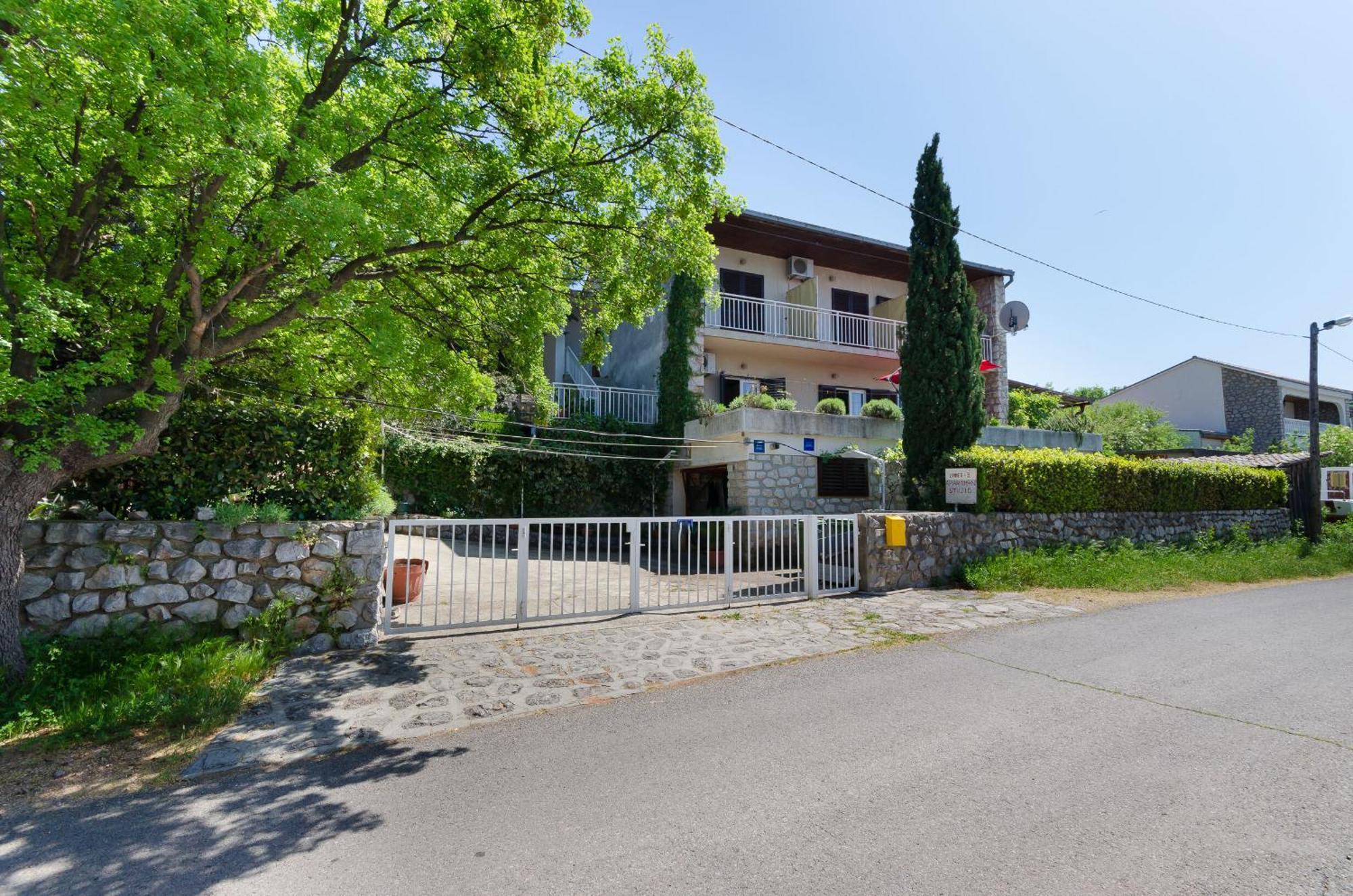 Apartments And Room Luka 克罗诺维察 外观 照片