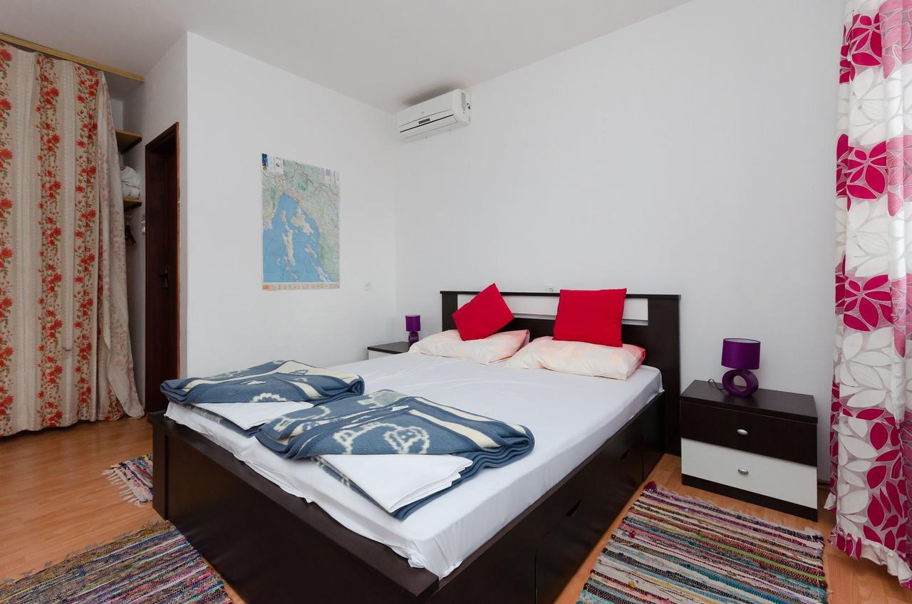 Apartments And Room Luka 克罗诺维察 外观 照片