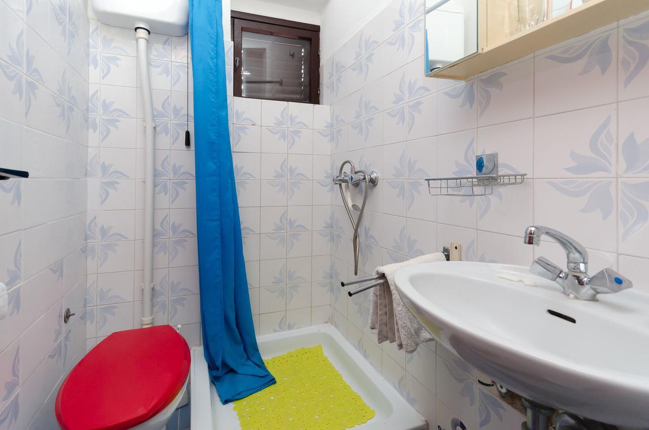 Apartments And Room Luka 克罗诺维察 外观 照片