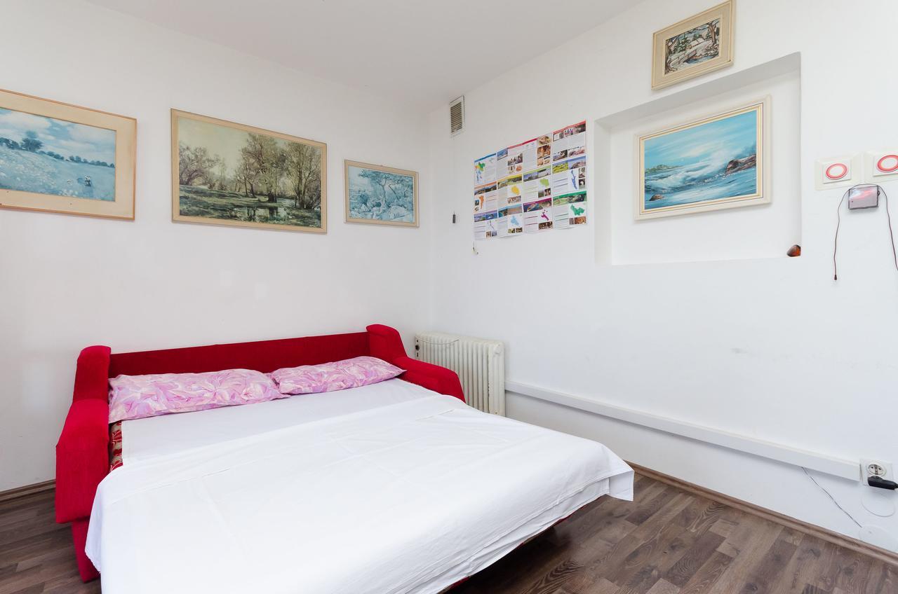 Apartments And Room Luka 克罗诺维察 外观 照片